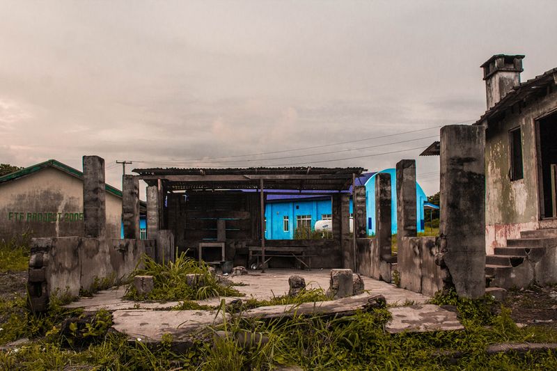 © Oke Oluwasegun - Dinning