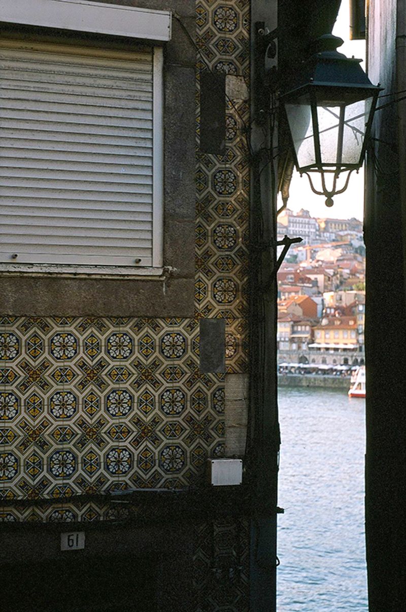 © Franziska Nagelova - Image from the The Light -ness of Crossing photography project