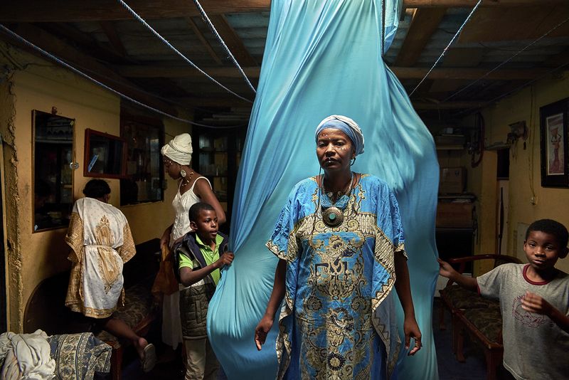 © Johanna Alarcón - Alba Pavón, a community leader represents "Yemayá", the mother of all the Orishas. Quito, 2018