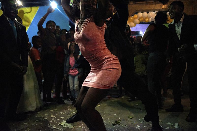 © Johanna Alarcón - Relatives and friends arrive at the marriage of the Chalá-Pavón. Juncal, 2018.