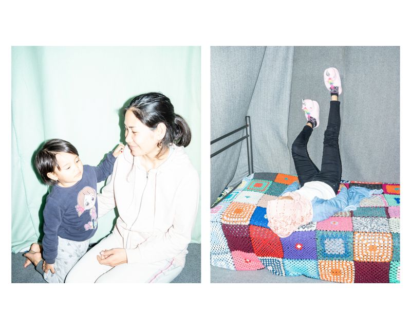 © Charlotte Schmitz - L: Nouryeh Akhlaqi (24) and her daughter Yasemin R: Negena (16)