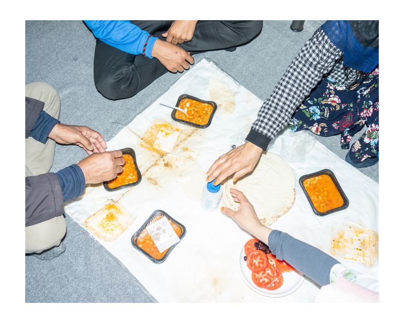 © Charlotte Schmitz - Camp food, for which people have to stand in line for hours.