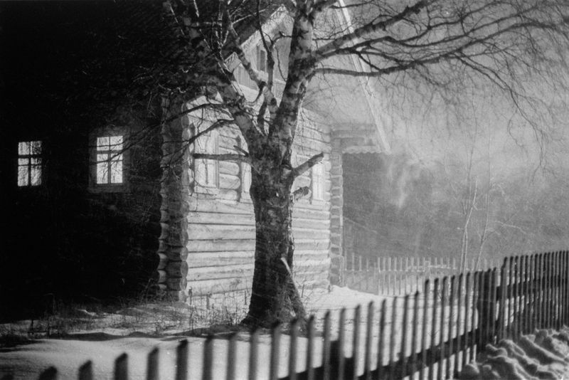 © Ekaterina Solovieva - The house of father Arkady is more than 100 years old, it is very large and stands next to the church on the lakeside.