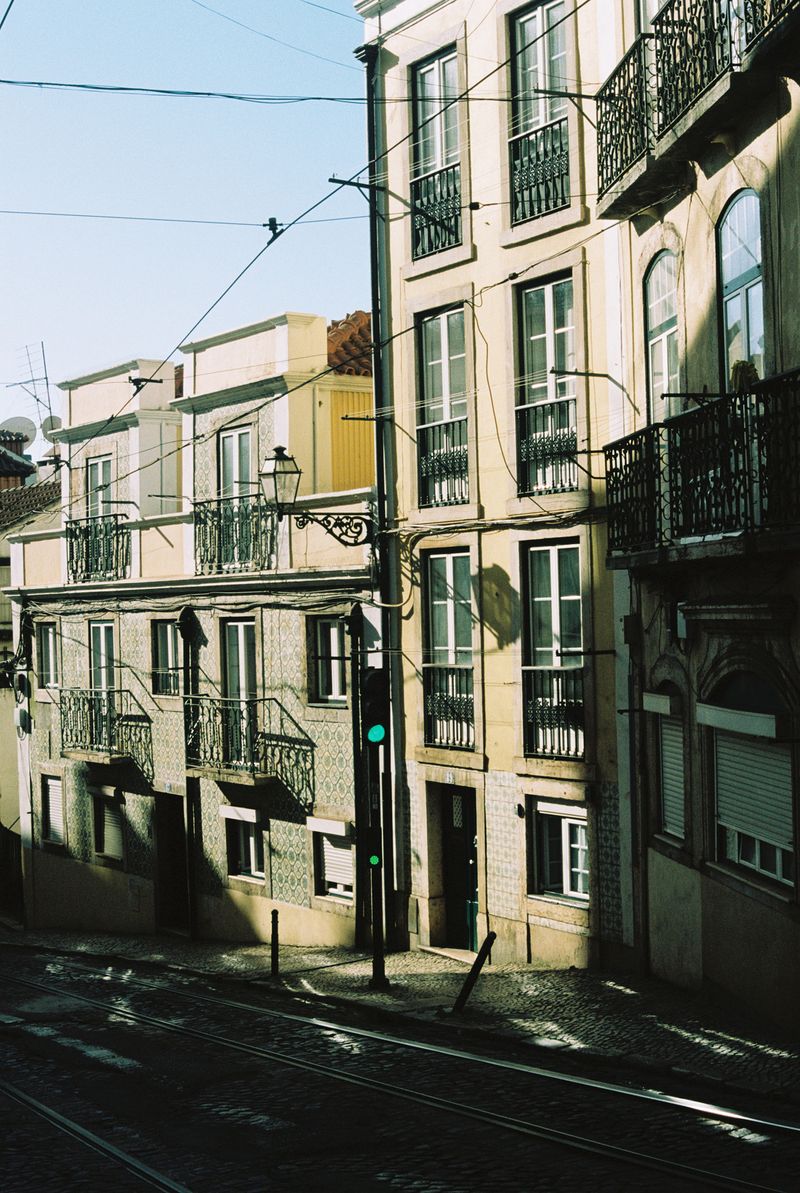 © Liesl Pfeffer - Lisbon (traffic light)Portugal202435mm photograph