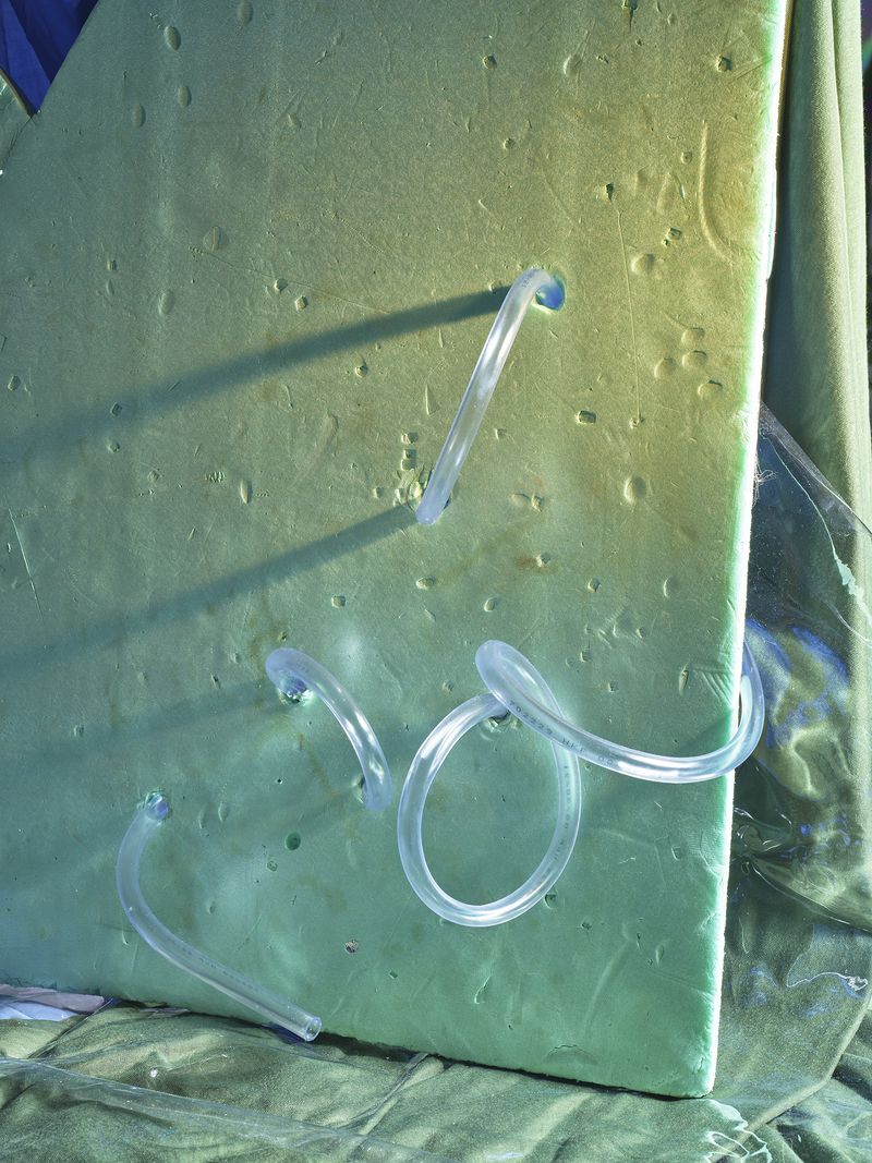 © Yi Hsuan Lai - Porous skin and water