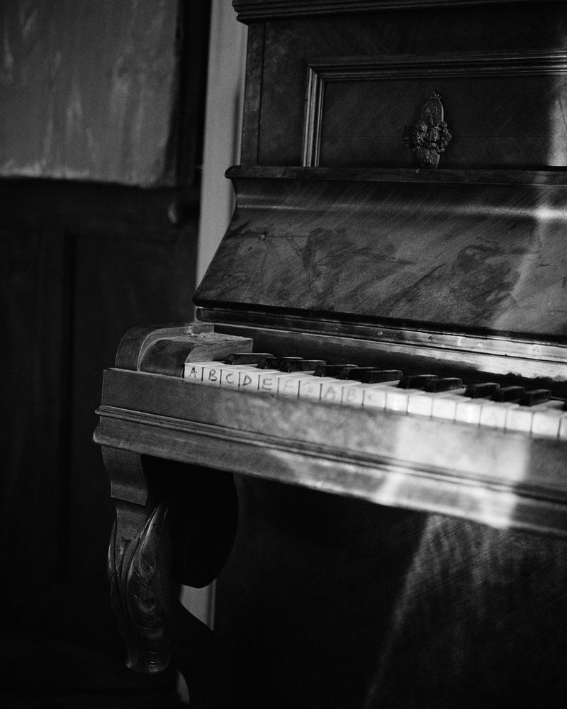 © Florence Cuschieri - Image from the La Ronde des hirondelles (Swallow's round) photography project