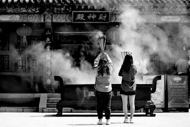 © DAVID ZHAO - Seeking wealth