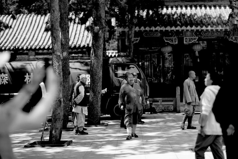 © DAVID ZHAO - Happy monks