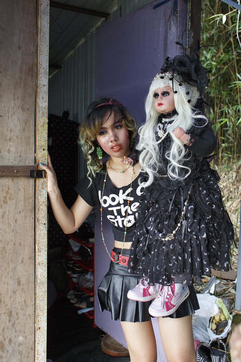 © Rebecca Sampson - Missing family life, substituting children with dolls - Indonesian housemaid on her day off, Hong Kong