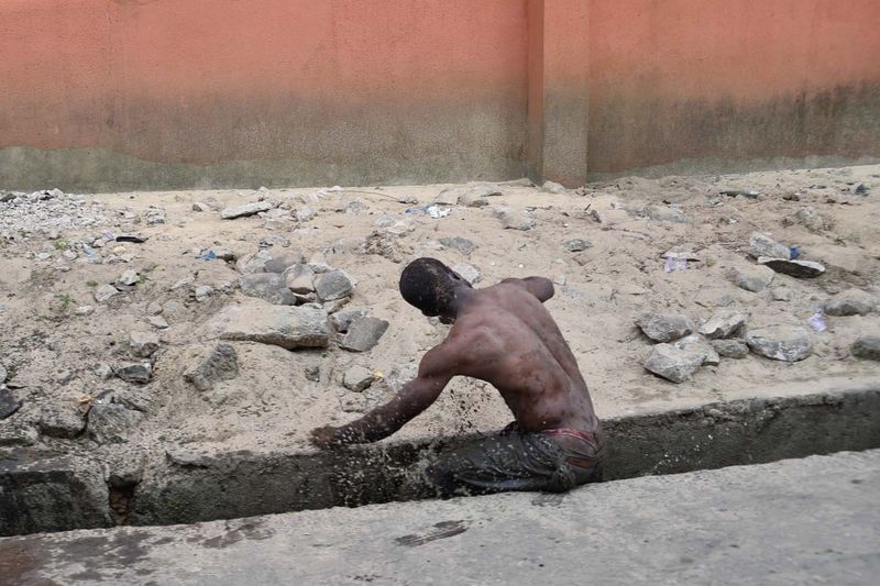 © Chukwuka Obu - 2. Indingine of Opobo splashes into the gutter. As part of celebration of the festival.