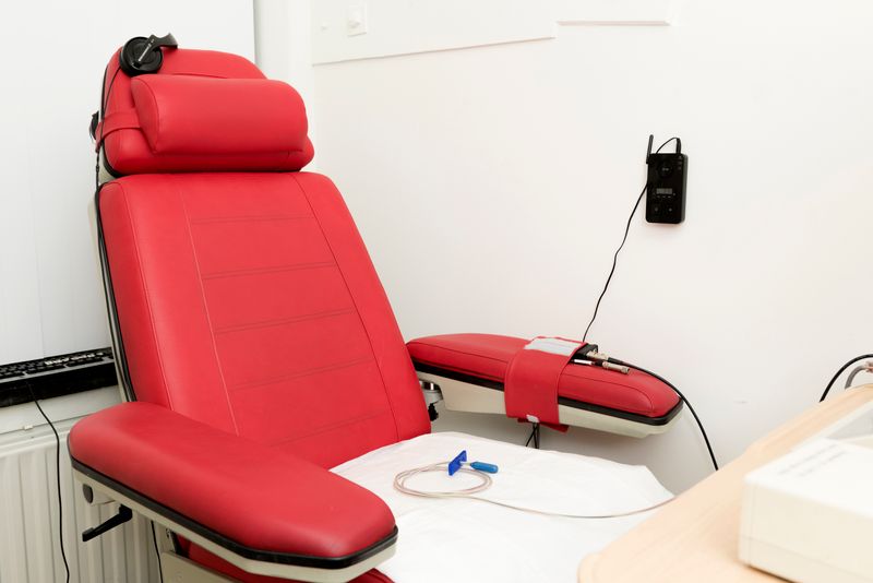 © Petra Kroon - 8 no sex__no glory__Leiden University, comfortable chair with towel and transparant tampon in research room for persons