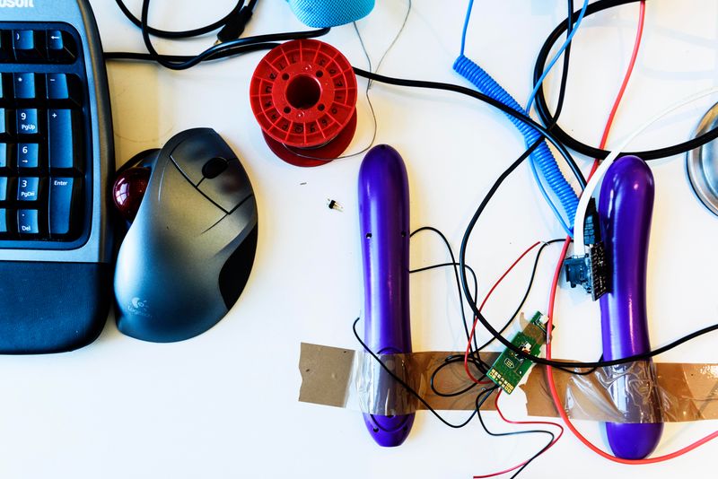 © Petra Kroon - Construction of haptic device. 4_Kiiroo__the new erotic_PK