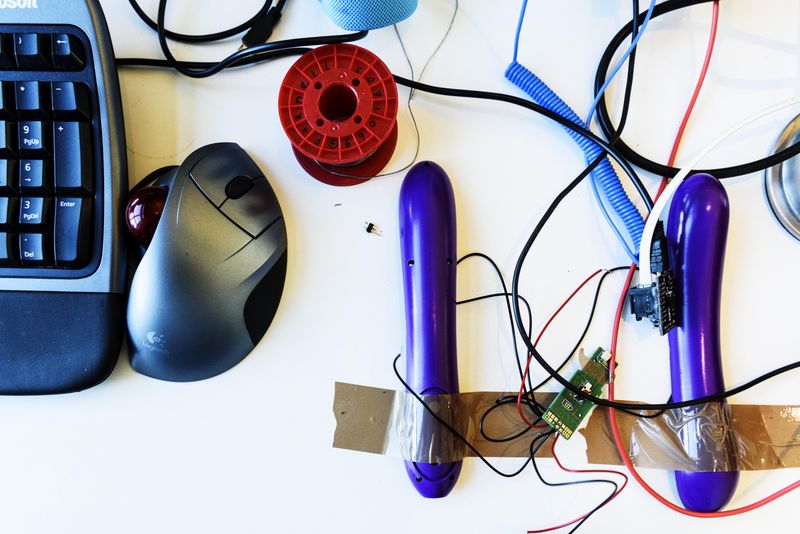 © Petra Kroon - Construction of haptic device. 4_Kiiroo__the new erotic_PK