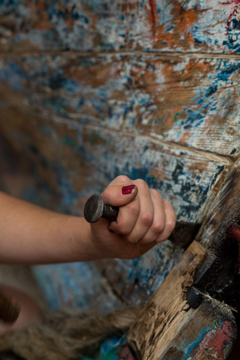 © Julie Bourges - Cecile's hand at work