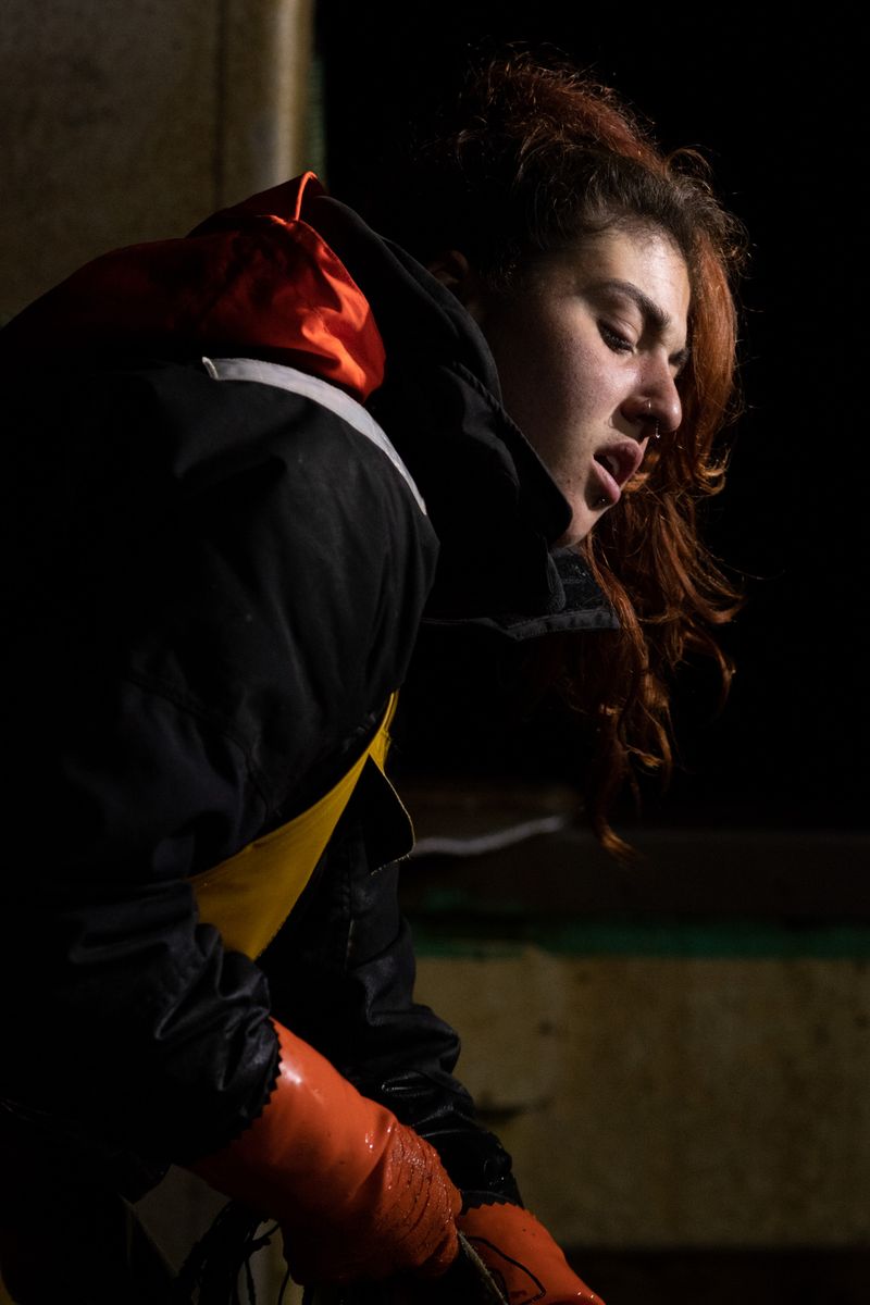 © Julie Bourges - Camille is pulling up the spider crab net