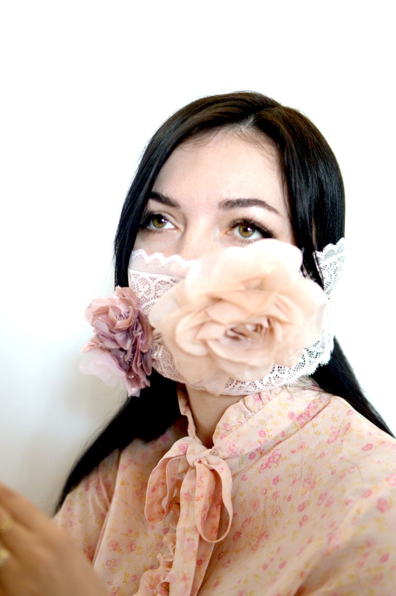 © Elena Bandurka - Image from the Corona Virus Flowers photography project