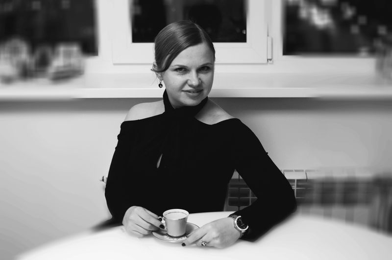 © Elena Bandurka - Image from the Portrait of a girl and a cake. photography project