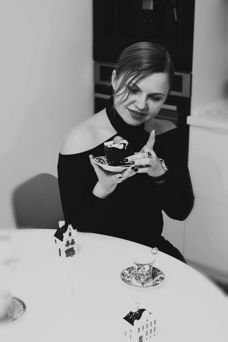 © Elena Bandurka - Image from the Portrait of a girl and a cake. photography project