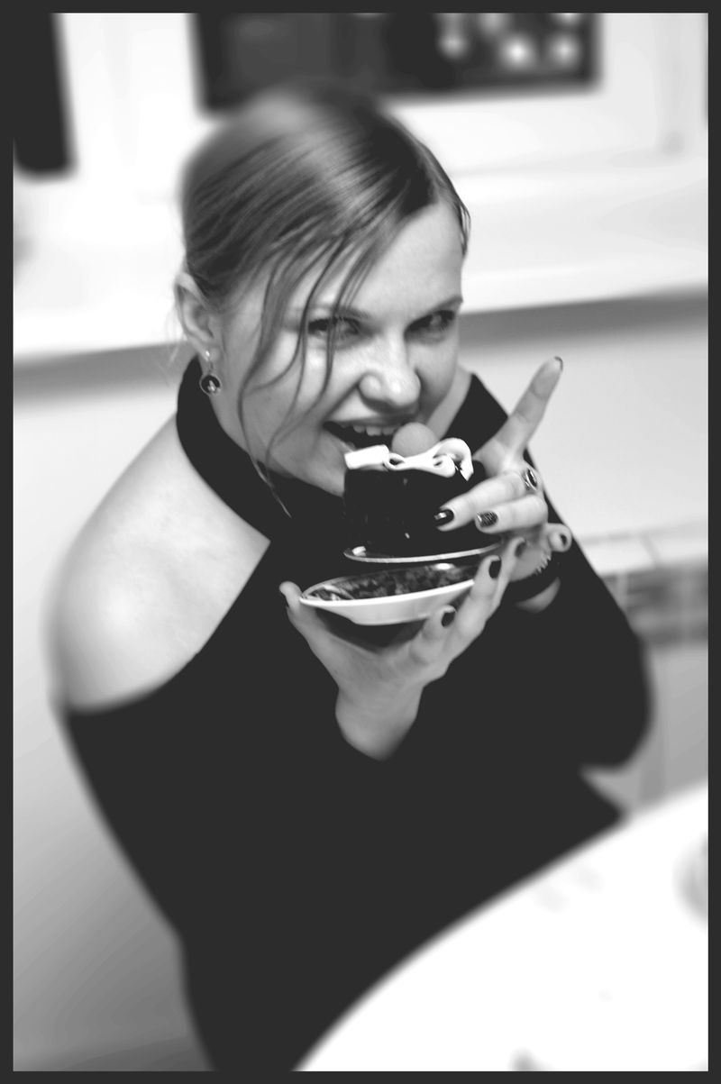 © Elena Bandurka - Image from the Portrait of a girl and a cake. photography project