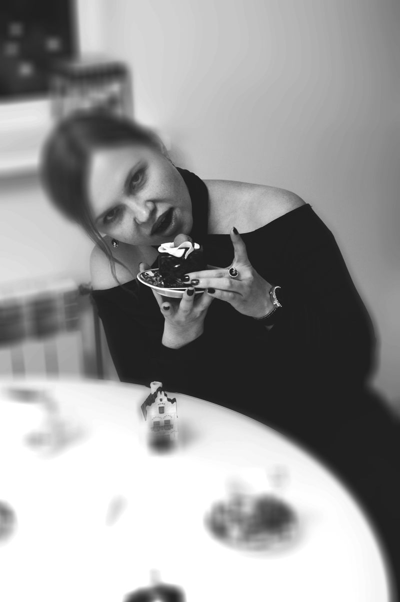 © Elena Bandurka - Image from the Portrait of a girl and a cake. photography project