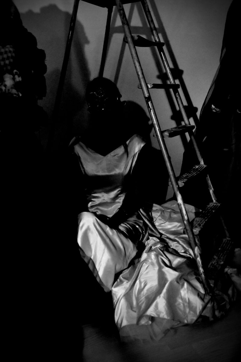 © Elena Bandurka - Image from the Live and non-living doll photography project