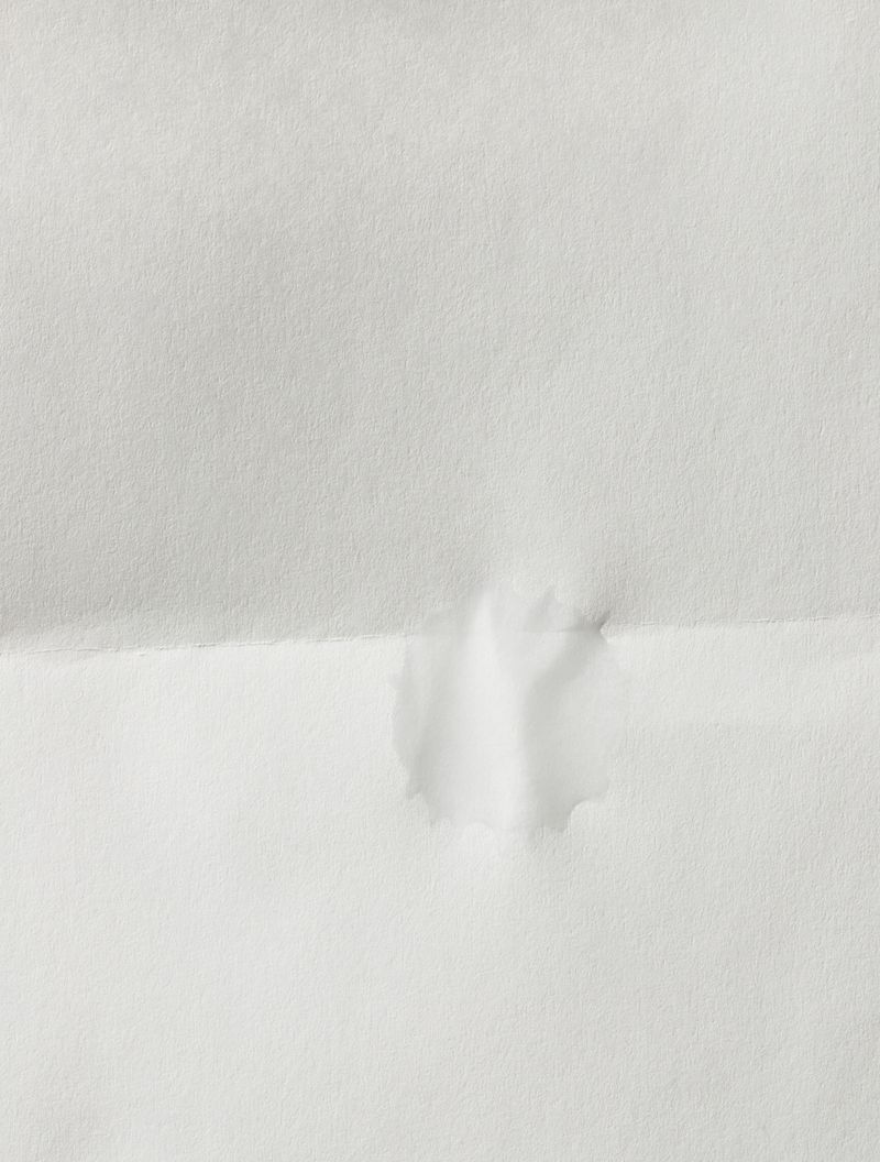 © Tianxi Wang - Water drop on paper. 2018