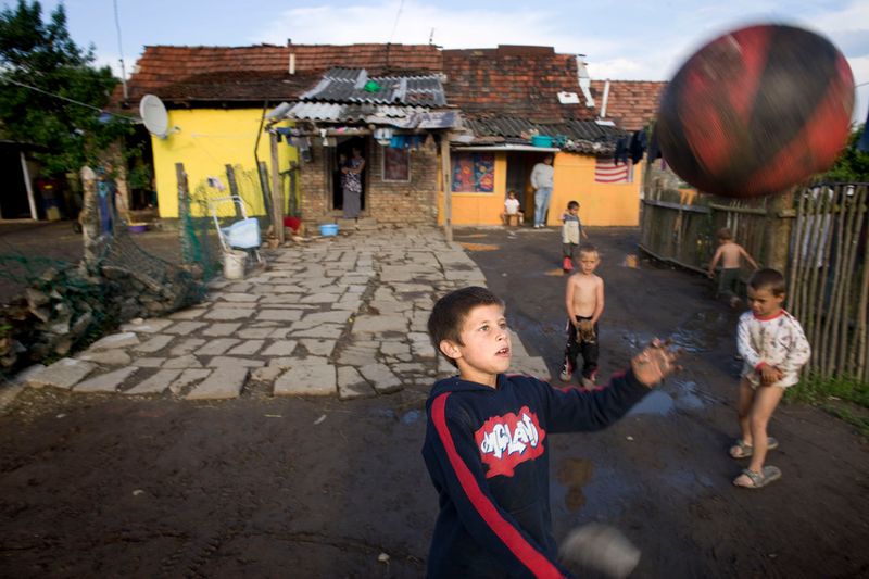 © Toby Binder - Image from the Violence and social exclusion - Roma people in Hungary photography project