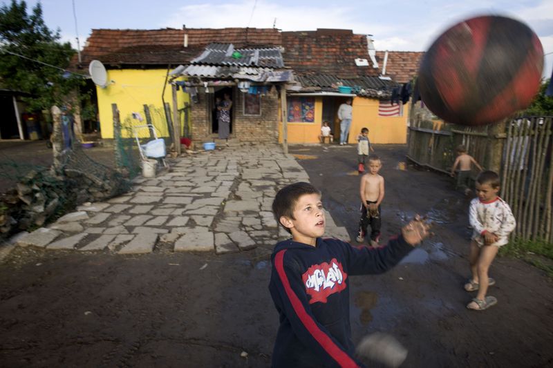© Toby Binder - Image from the Violence and social exclusion - Roma people in Hungary photography project