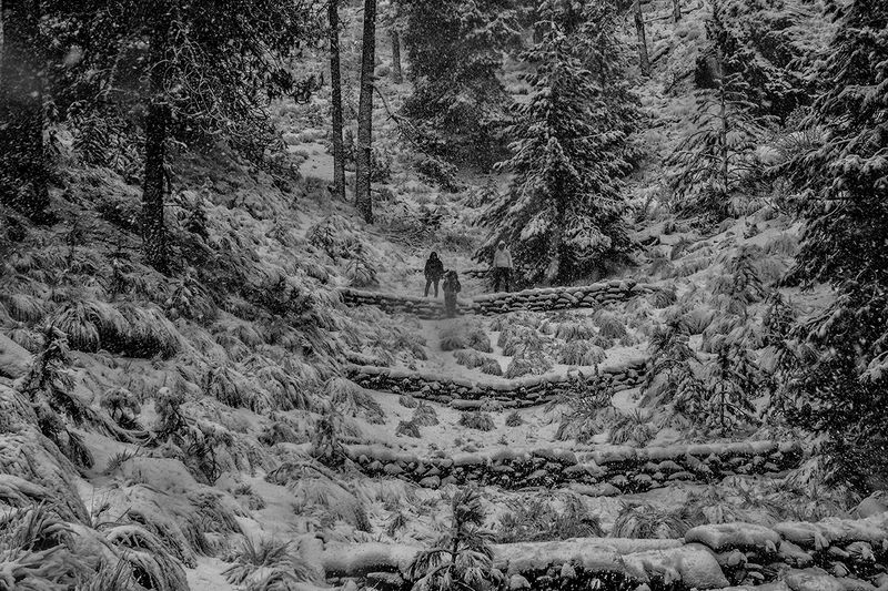© Héctor Guerrero, from the series, Walking on the Smoke Route