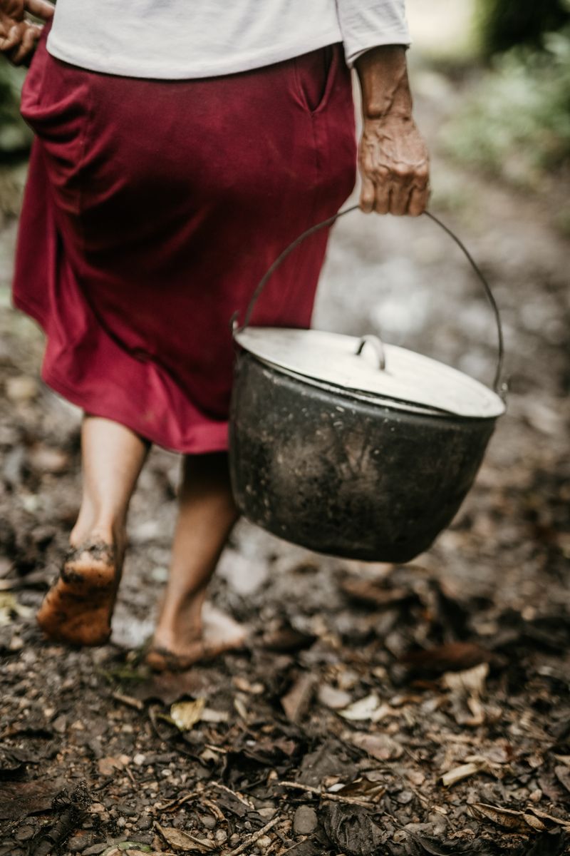 © Antüpewma Rülkelme Mella - Hands that Carry the Day