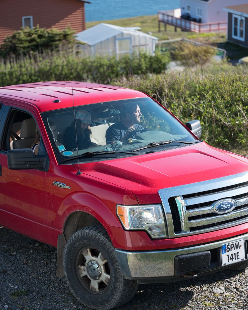 © Eleonora Strano - Jean-Jacques and his daughters in Le Cap de Miquelon.