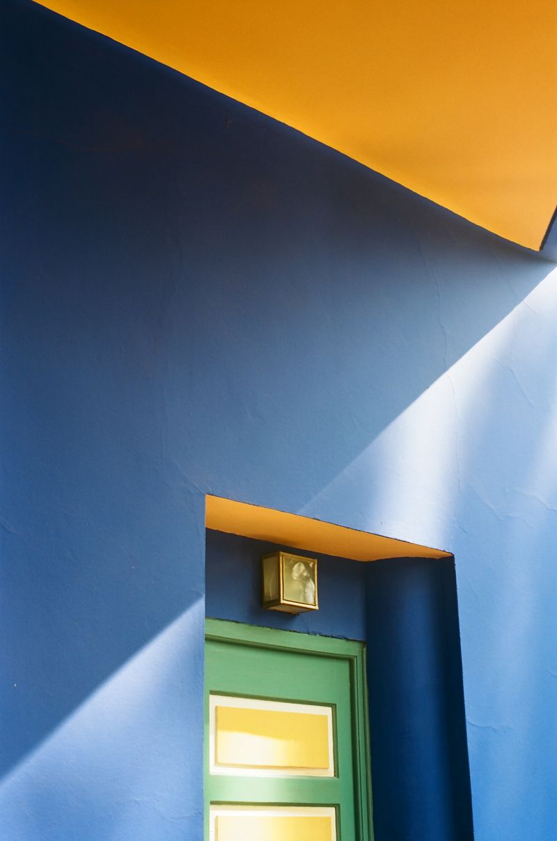 © gigi - blue door