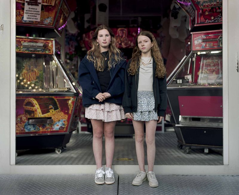 © Nina Schollaardt - Keet (12) and Guusje (14) at the fun fair in Oegstgeest, May 2024
