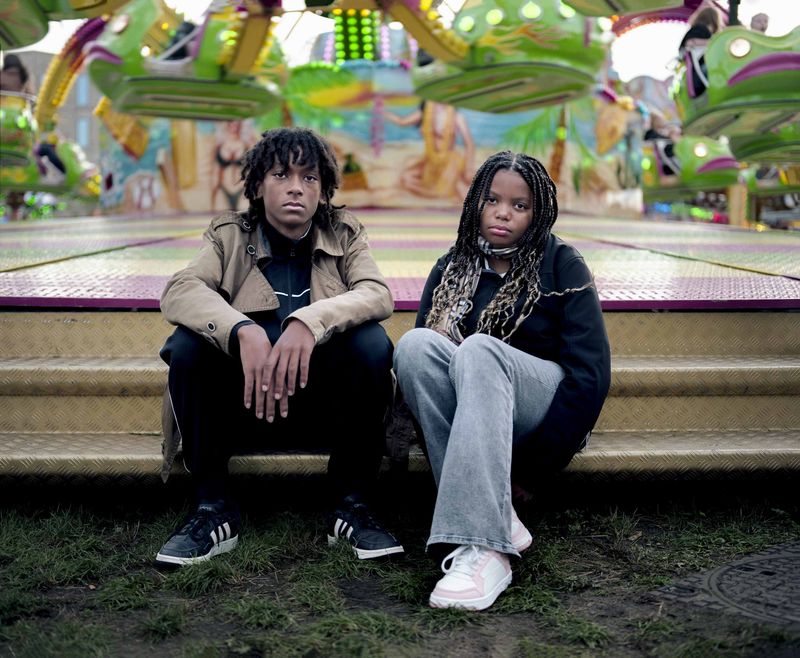 © Nina Schollaardt - Scott (13) and Sofia (12) at the fun fair in Leiden, October 2023