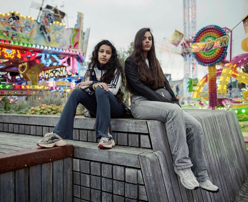 © Nina Schollaardt - Ela (13) and Wassila (12) at the fun fair in Leiden, October 2024