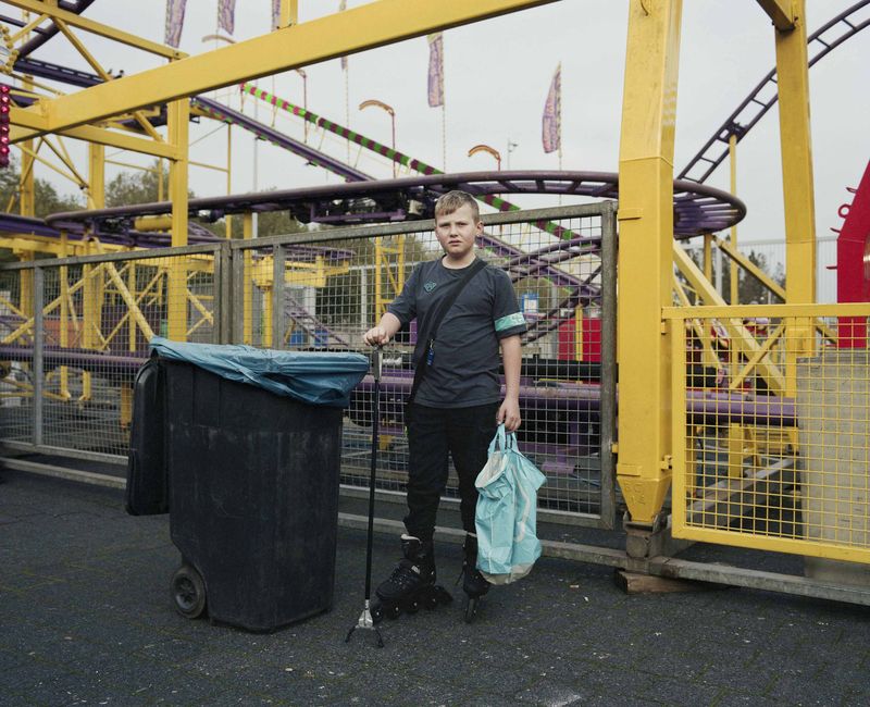 © Nina Schollaardt - Jessie (11) at the fun fair in Rotterdam, November 2024