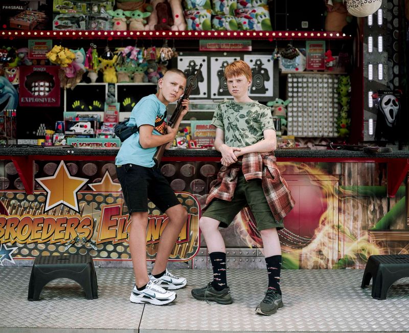 © Nina Schollaardt - Melle (12) and Jelmer (13) at the fun fair in Alkmaar, August 2024