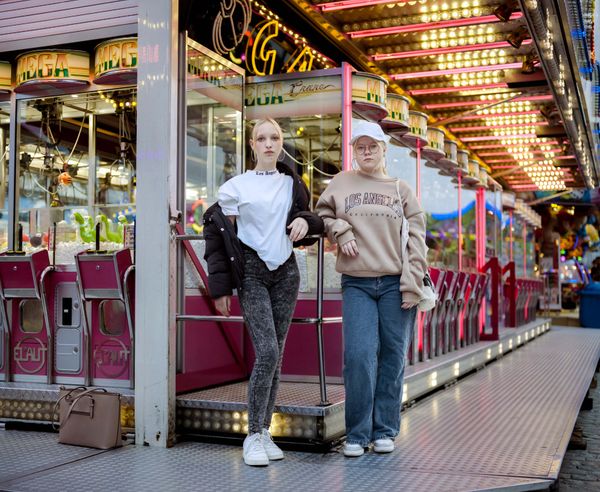 © Nina Schollaardt - Friends Alya (15) and Delilah (17) at the Fun Fair in Venlo, The Netherlands