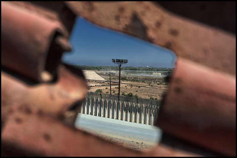 © Prometeo Lucero - Image from the La linea, un limbo atrapasueños photography project