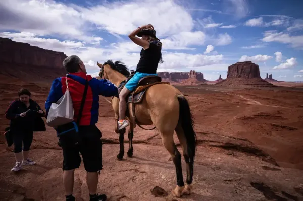 © Richard Tsong Taatarii