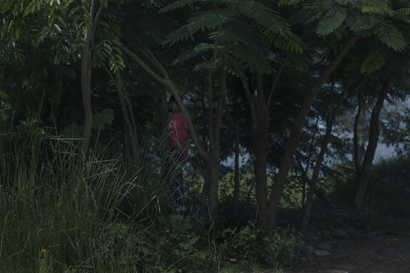 © Annalisa Natali Murri - A young boy hidden among the vegetation on the banks of the river Massacre.