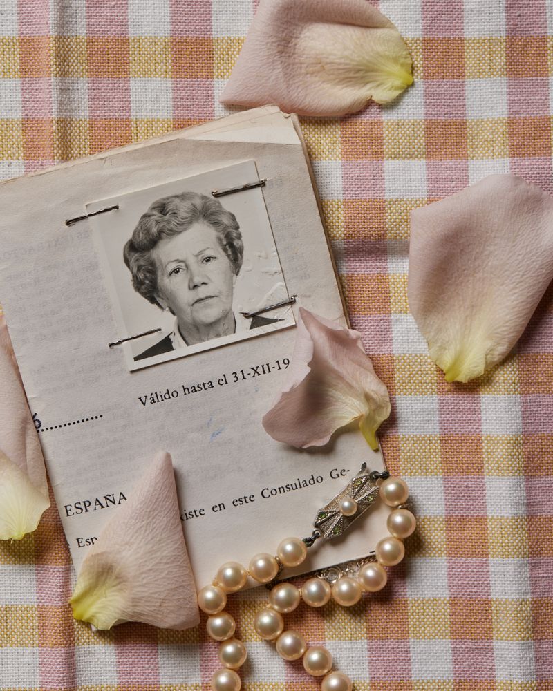 © Magali Polverino - Her pearl necklace.