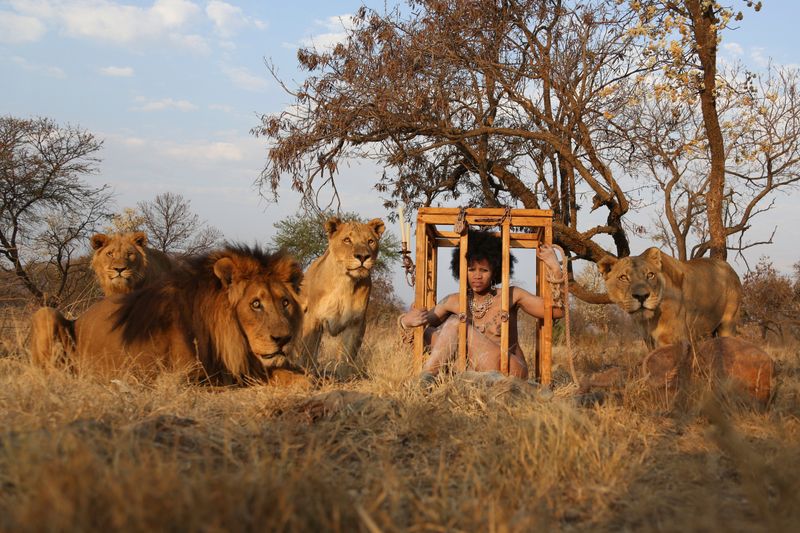 © Elisa Iannacone - UNCAGED - Golden Yellow "The cage is an internal place."