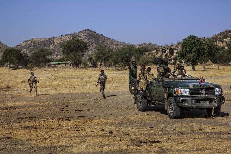 © Marco Gualazzini - Africa, Sudan, South Kordofan. The passage of an Antonov above the front line causes tension among the troops. 2nd dec 2013