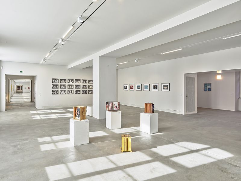 © Grażyna Siedlecka - AUSNAHMEZUSTAND installation view, courtesy ZAK Zentrum für Aktuelle Kunst, Berlin. Photo by Eric Tschernow