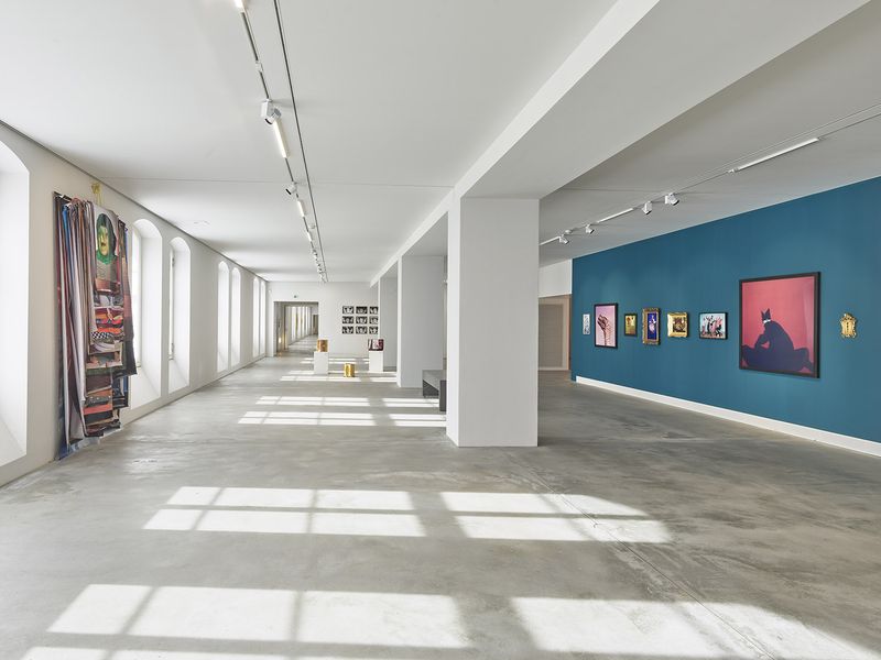 © Grażyna Siedlecka - AUSNAHMEZUSTAND installation view, courtesy ZAK Zentrum für Aktuelle Kunst, Berlin. Photo by Eric Tschernow