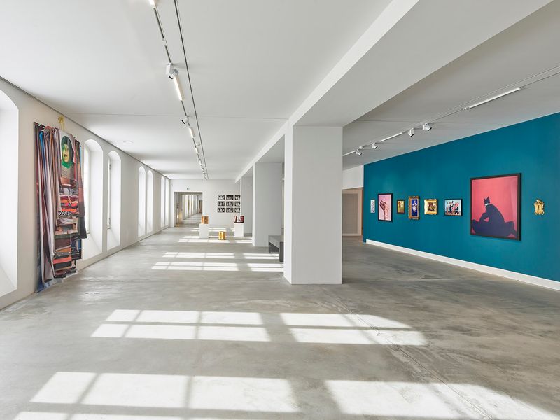 © Grażyna Siedlecka - AUSNAHMEZUSTAND installation view, courtesy ZAK Zentrum für Aktuelle Kunst, Berlin. Photo by Eric Tschernow