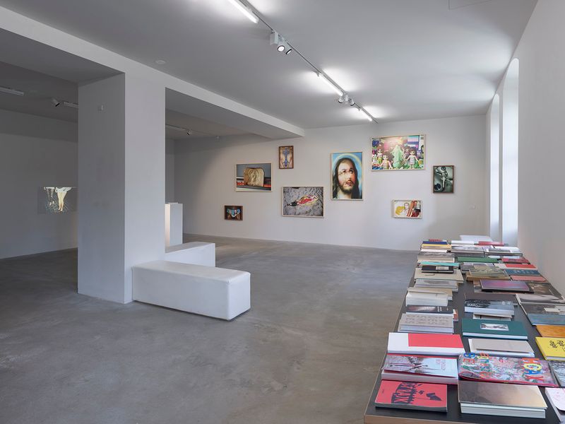 © Grażyna Siedlecka - AUSNAHMEZUSTAND installation view, courtesy ZAK Zentrum für Aktuelle Kunst, Berlin. Photo by Eric Tschernow