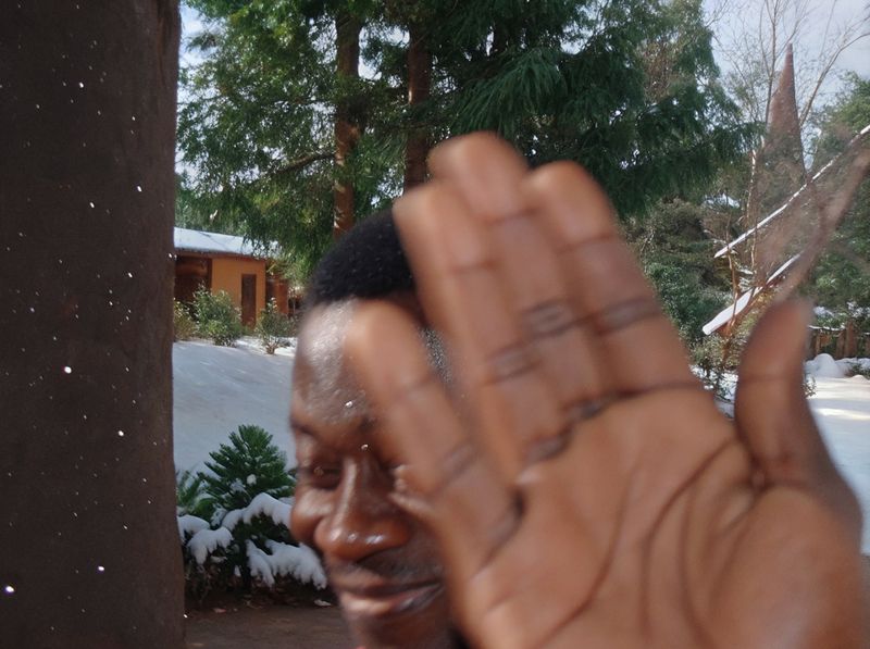 © yingying gao - August 2023, Dar es Salaam. A camera-shy man.