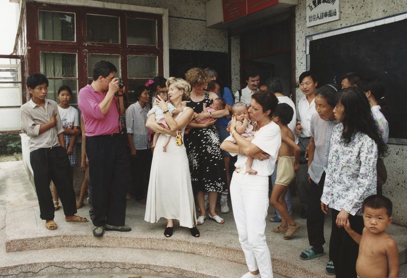 © Youqine Lefèvre - Archive photo taken in 1994 at the Yueyang Social Welfare Center by one of the adoptive parents.